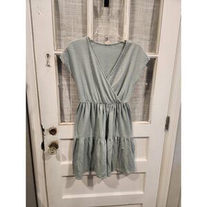 Caution to the‎ Wind Mint Green Tiered V-Neck Dress Women's Size Small